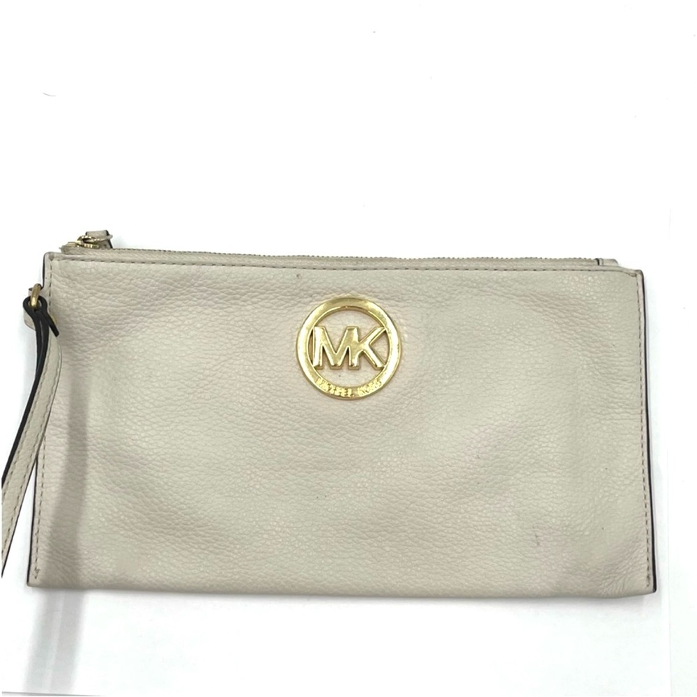 Michael Kors Fulton Beige Pebbled Grain Leather Clutch Wristlet (B0003)